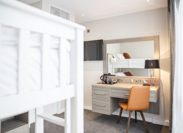 Metro Hotel Family Suite 1 (Custom)
